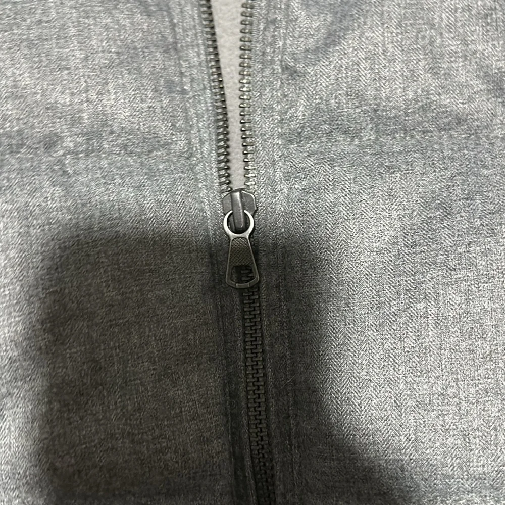 Old Navy Gray Puffer Vest - Picture 4 of 5